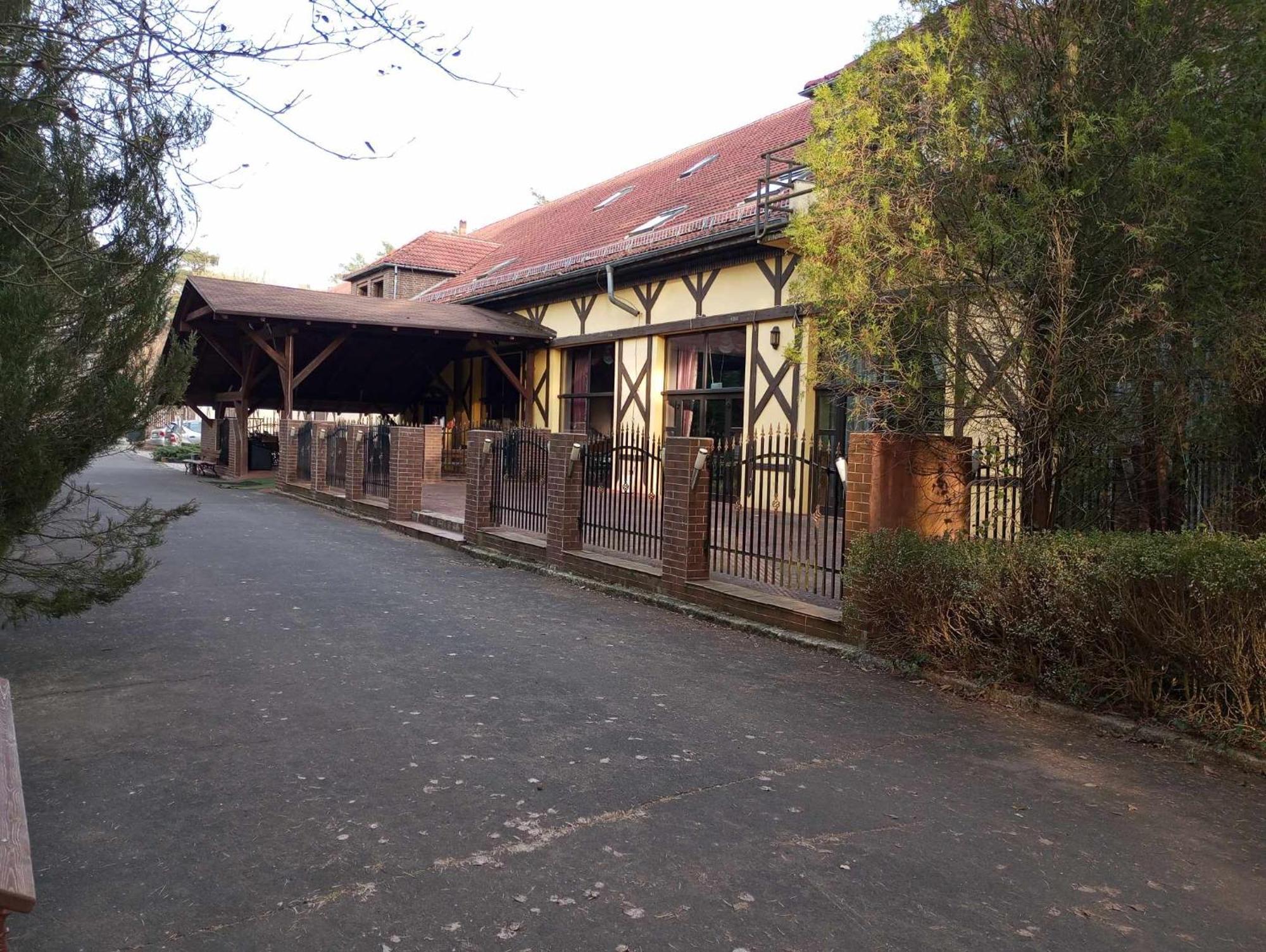 Hotel Keszyca Lesna Bagian luar foto