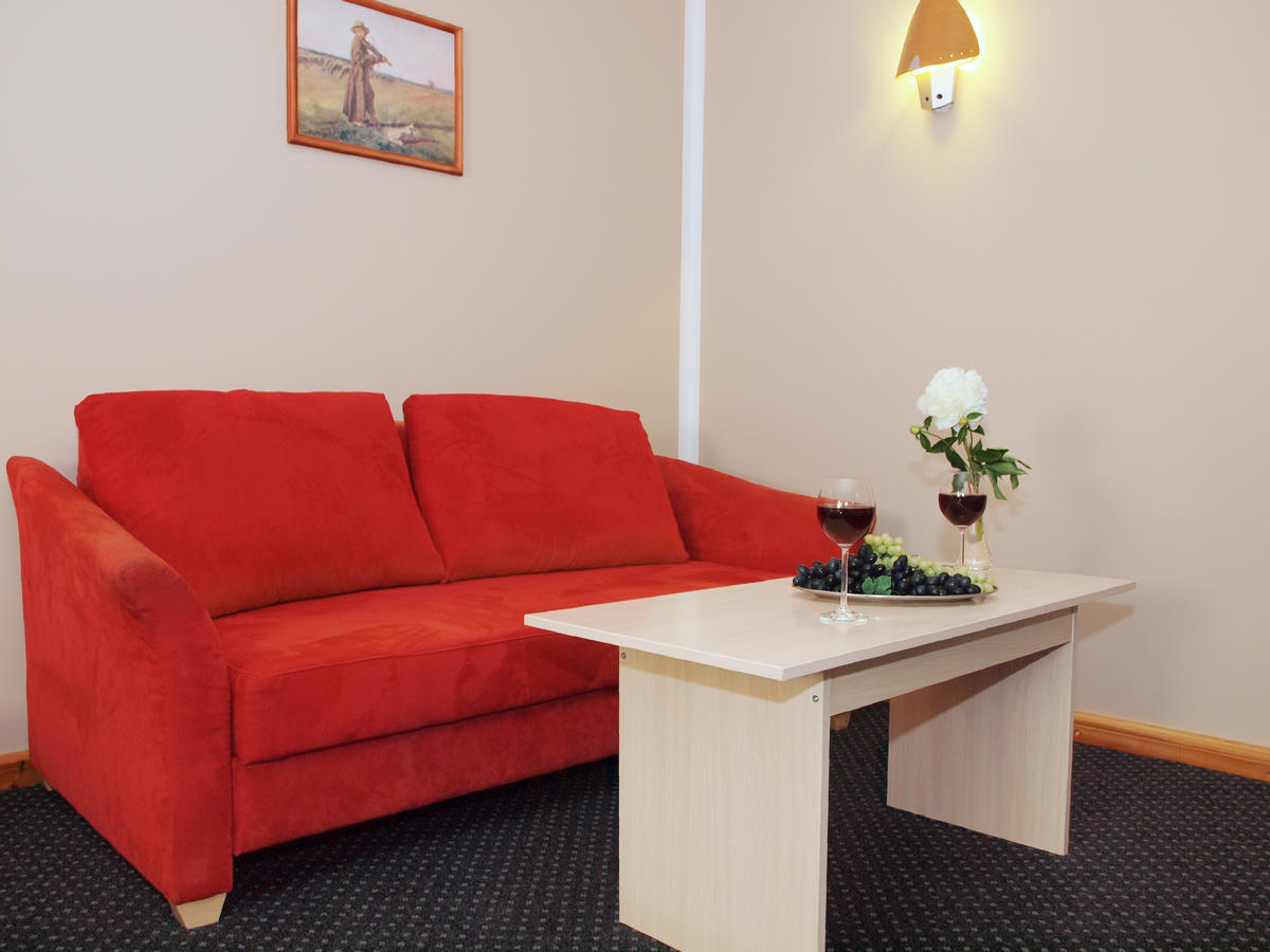Hotel Keszyca Lesna Bagian luar foto