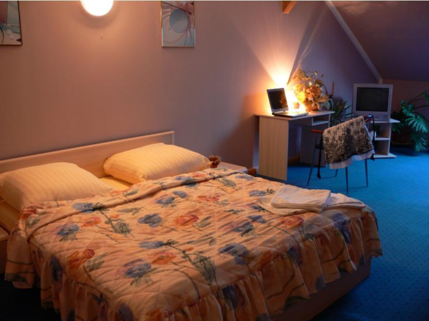 Hotel Keszyca Lesna Bagian luar foto